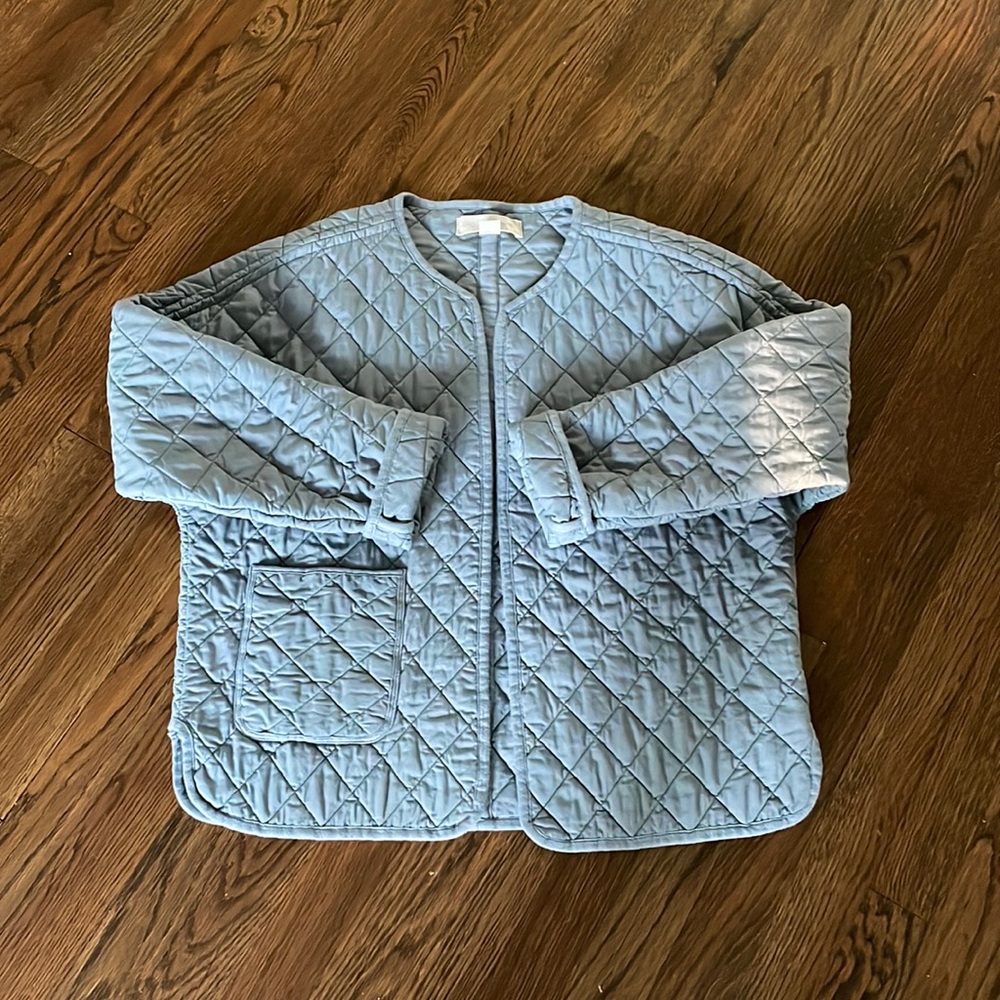 Honeycomb Quilted Jacket Color / Cornflower size medium.